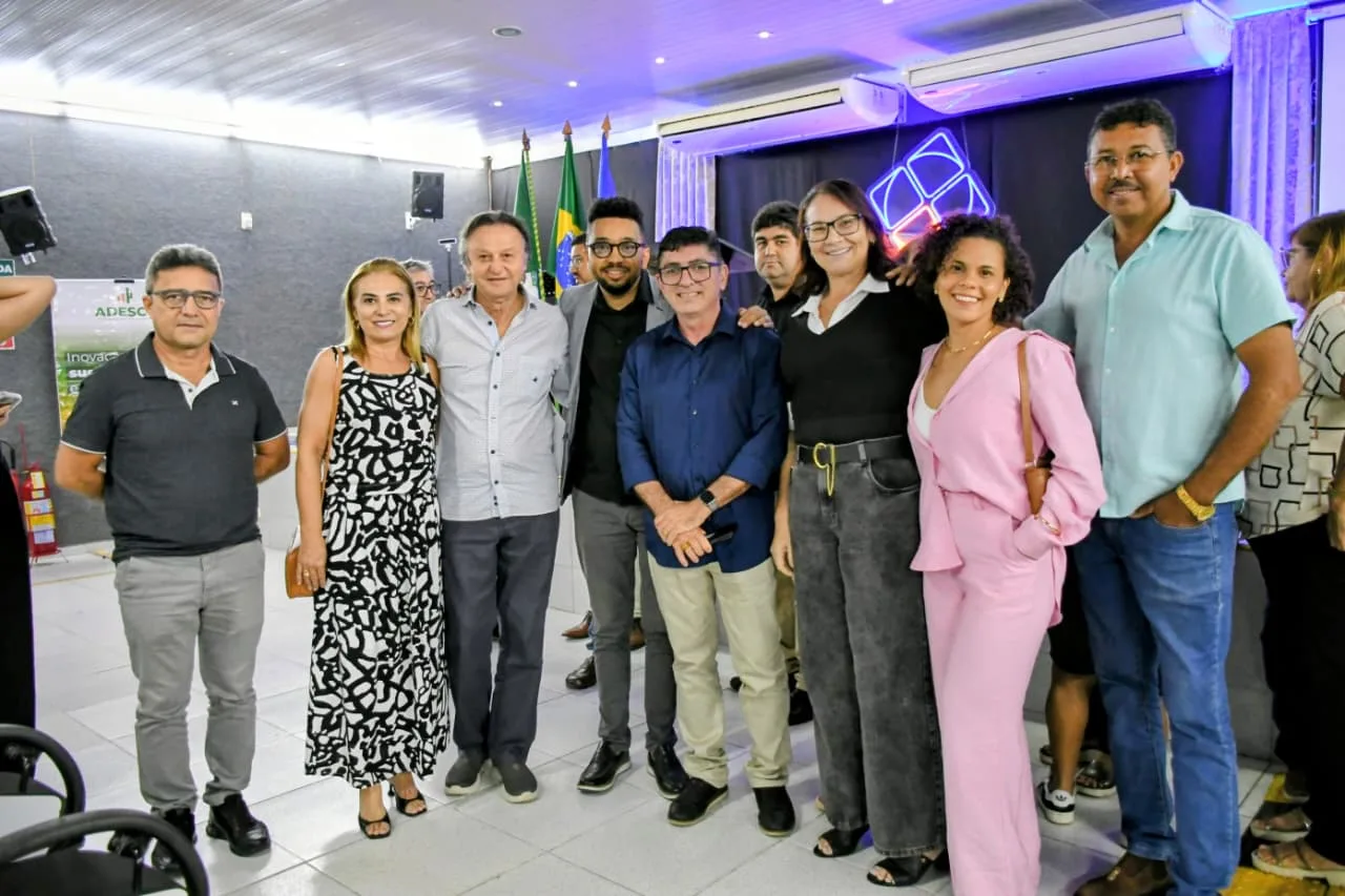 Confraternização de lideranças regionais após o seminário