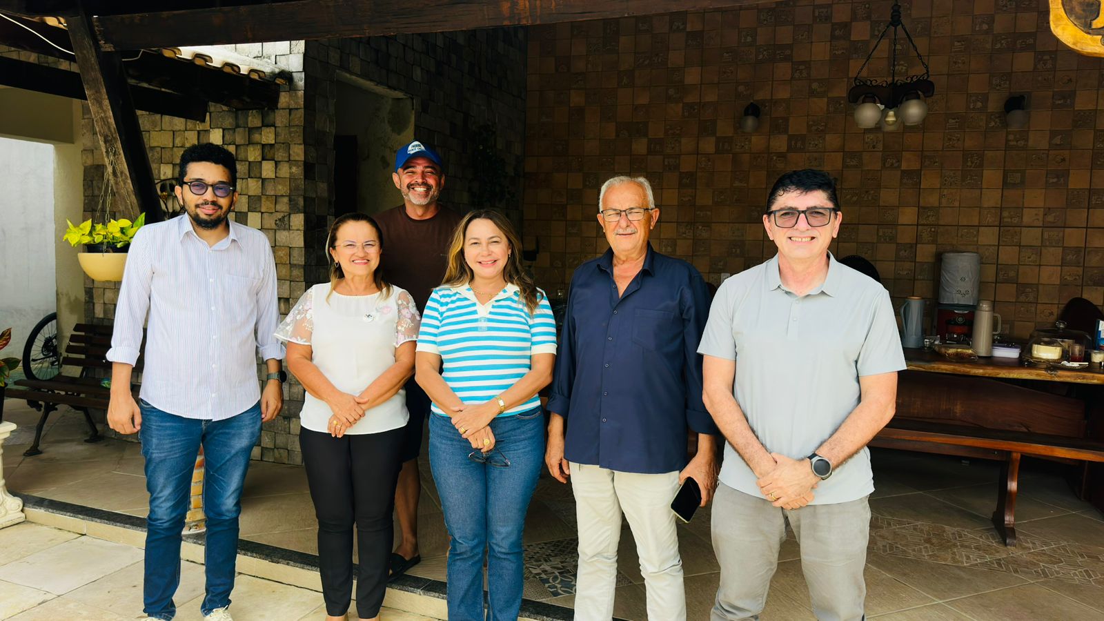 Prefeita Márcia Zomin e vice-prefeita Ironeide Vidal recebem ADESCC em Senador Pompeu para alinhamento do II Seminário Conectando o Sertão